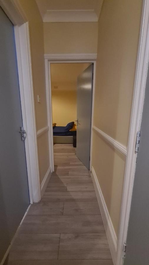 Entire 2 Bedroom Home/Flat In London, Central Line Zewnętrze zdjęcie